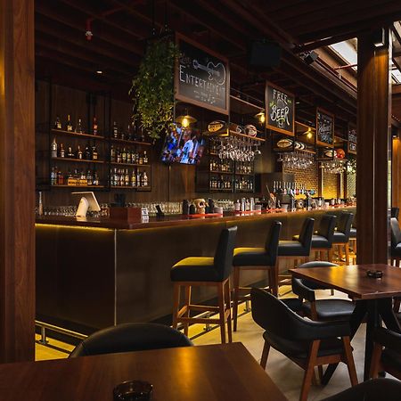 Ja Ocean View Hotel, Jumeirah Beach Dubai Exterior photo The bar at the 2018 edition of the World Gourmet Summit