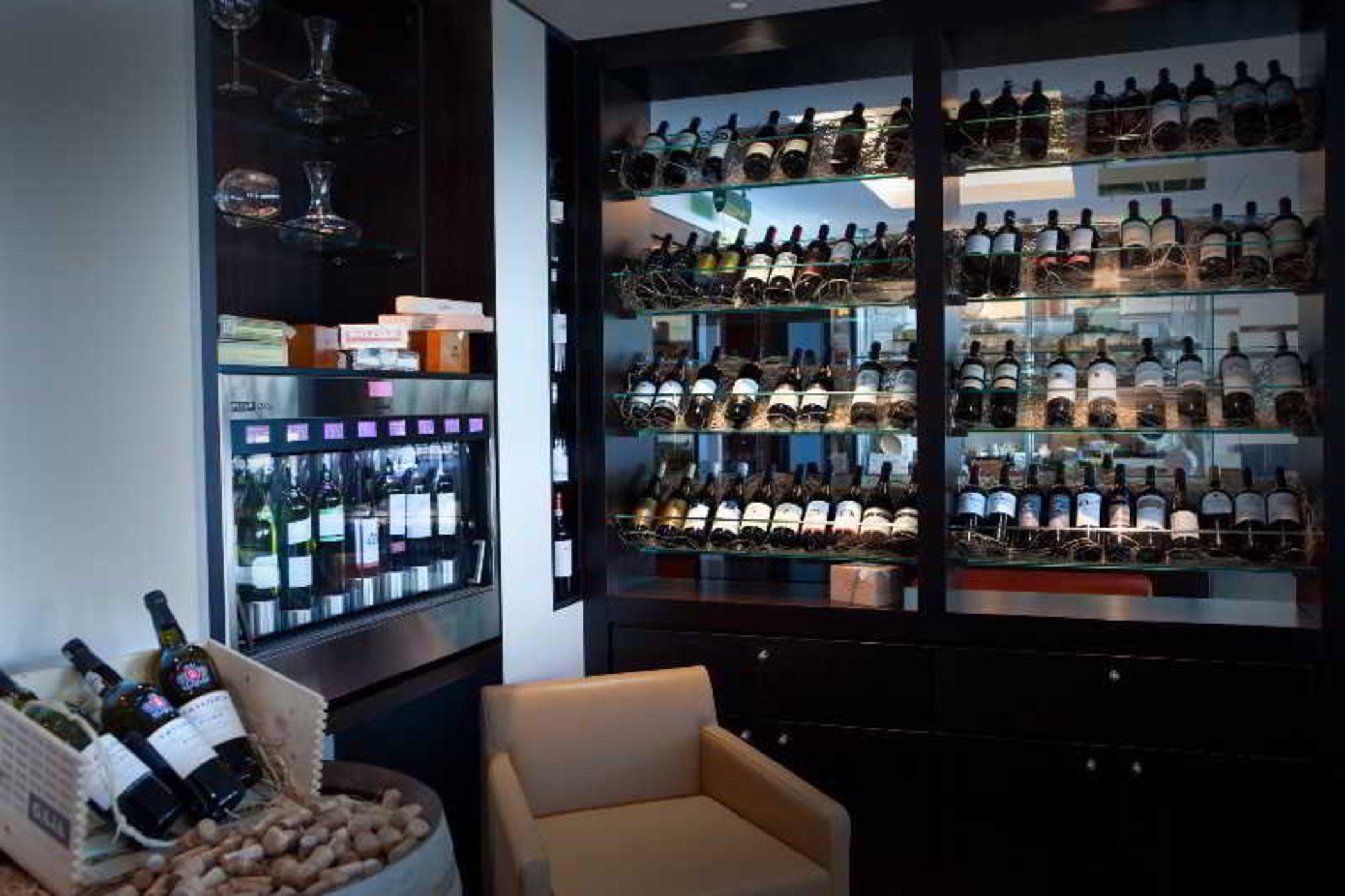 Ja Ocean View Hotel, Jumeirah Beach Dubai Exterior photo Wine cellar