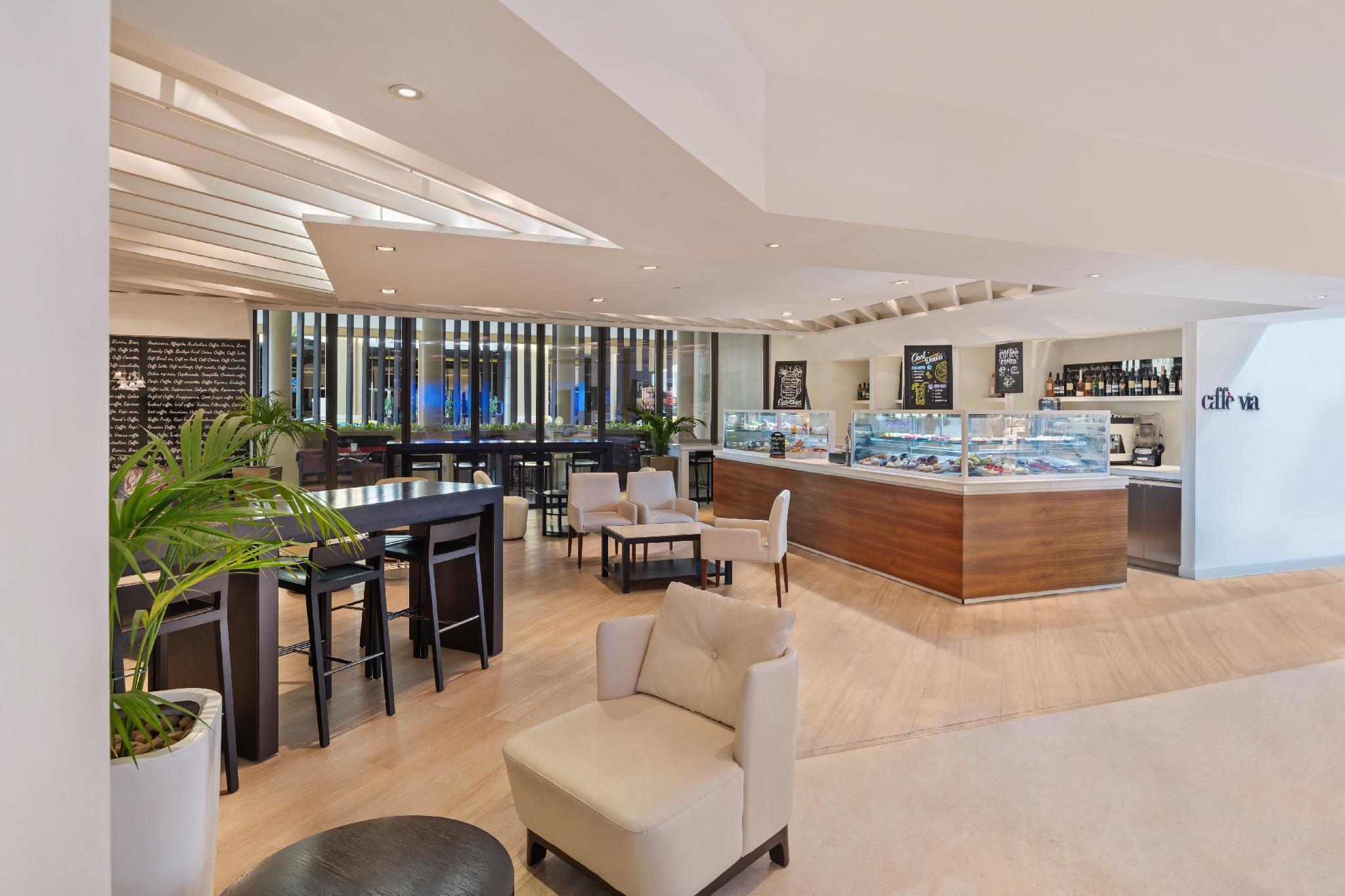 Ja Ocean View Hotel, Jumeirah Beach Dubai Exterior photo The lounge at the airport