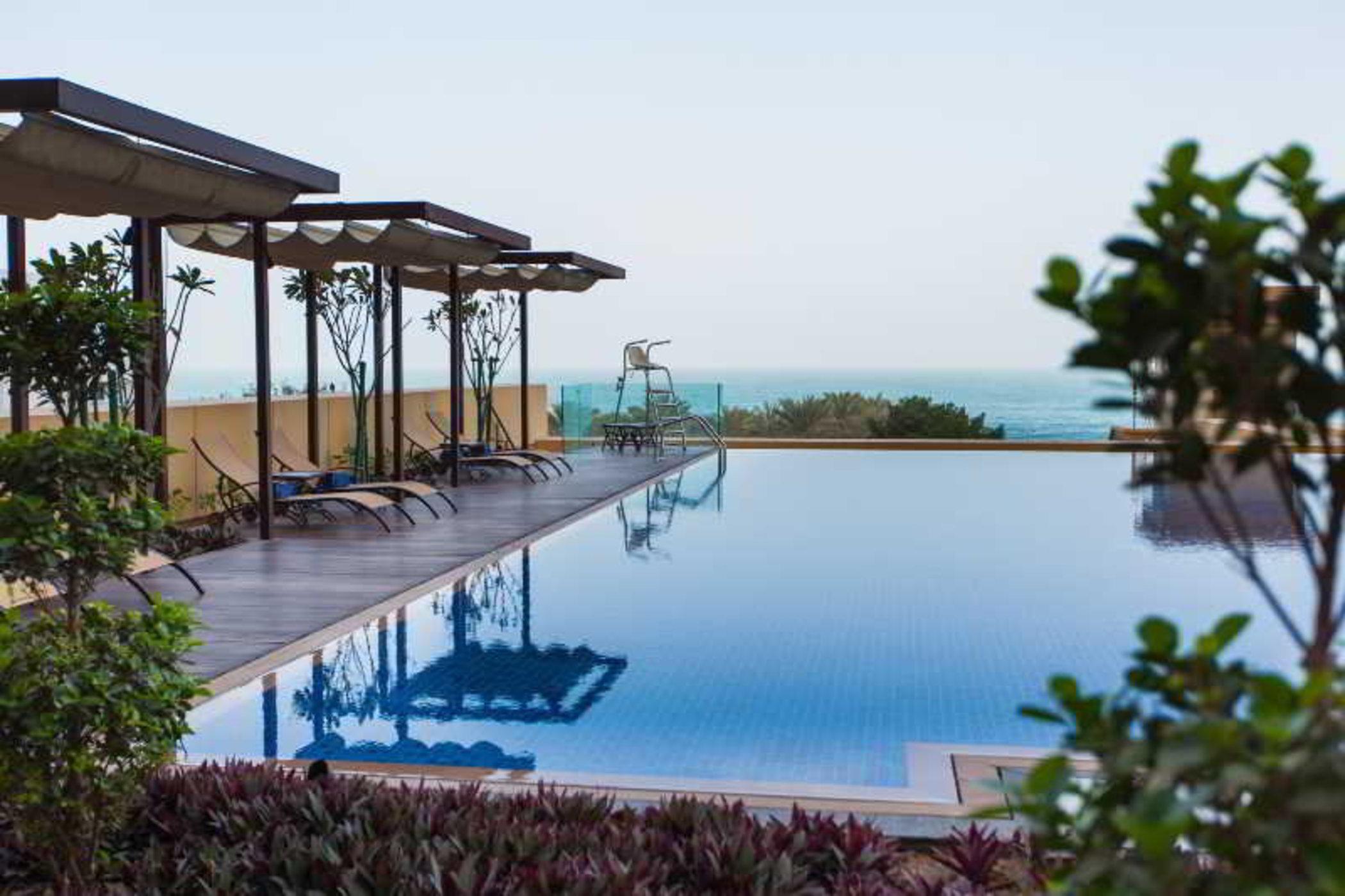 Ja Ocean View Hotel, Jumeirah Beach Dubai Exterior photo Infinity pool at the rooftop