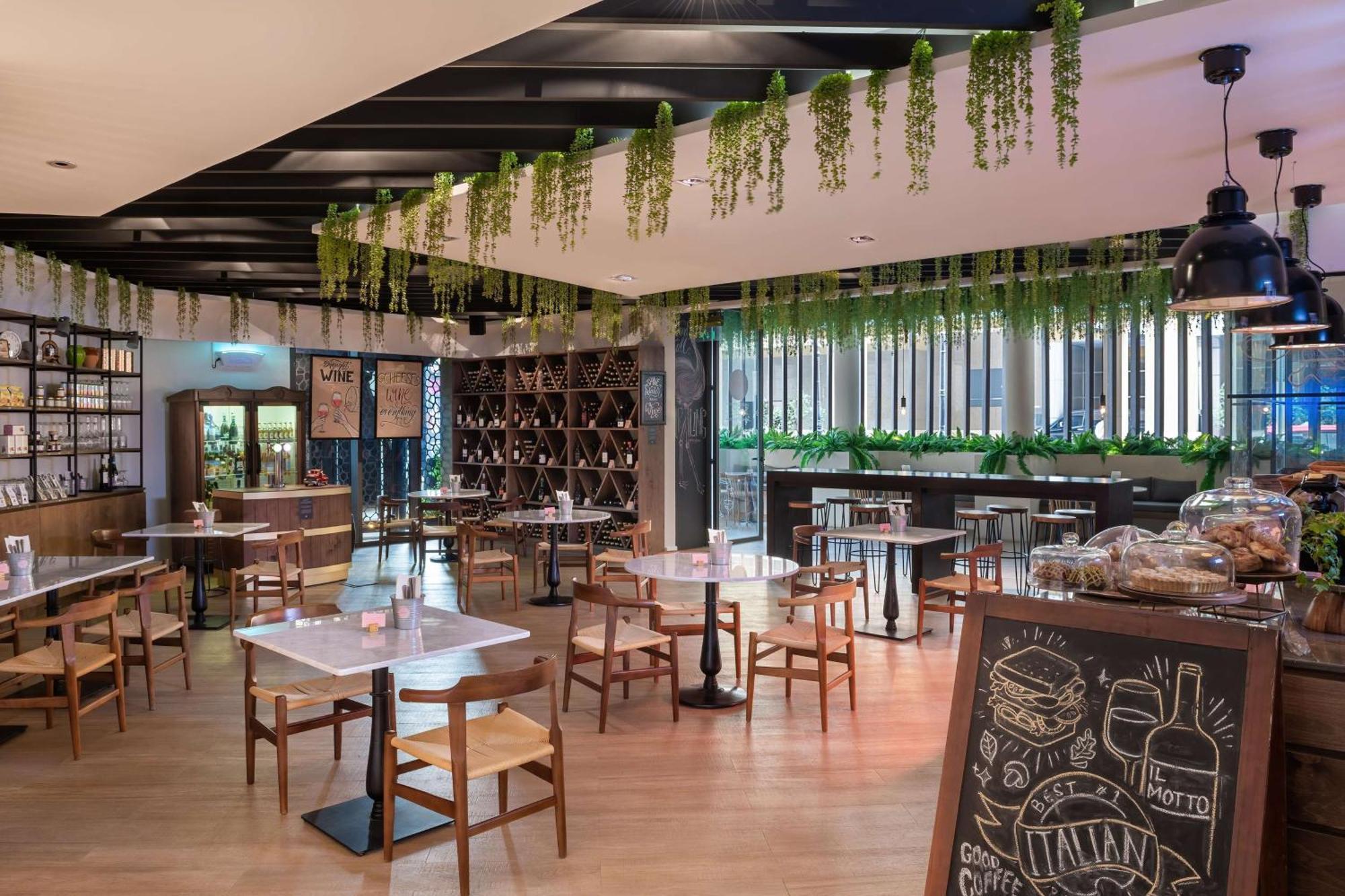Ja Ocean View Hotel, Jumeirah Beach Dubai Exterior photo The interior of the restaurant